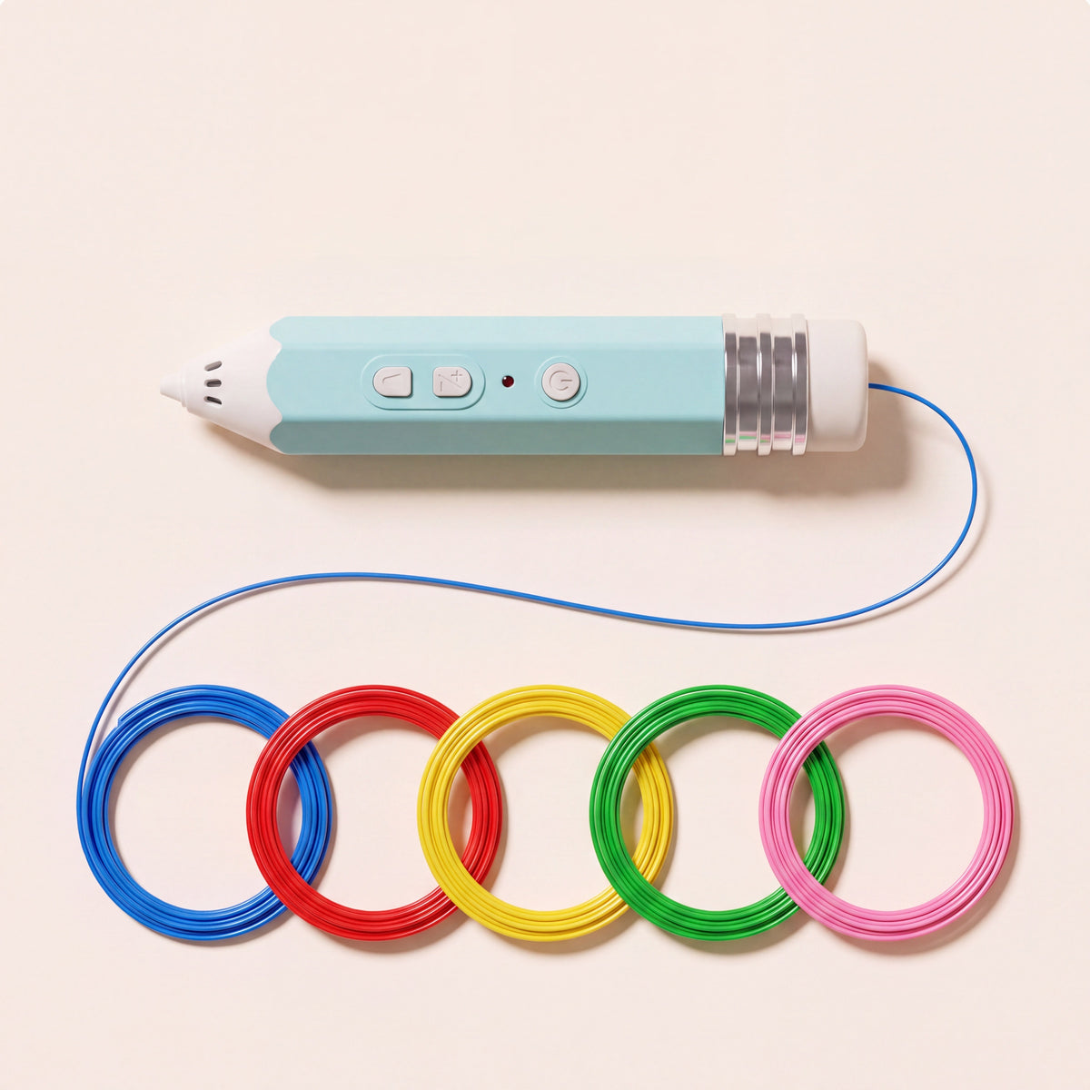 PLA filament in vijf kleuren naast de 3D tekenpen, met een draad die bovenin de pen gaat